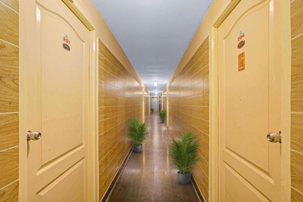 Hotel Mgr 蓬蒂切里 外观 照片